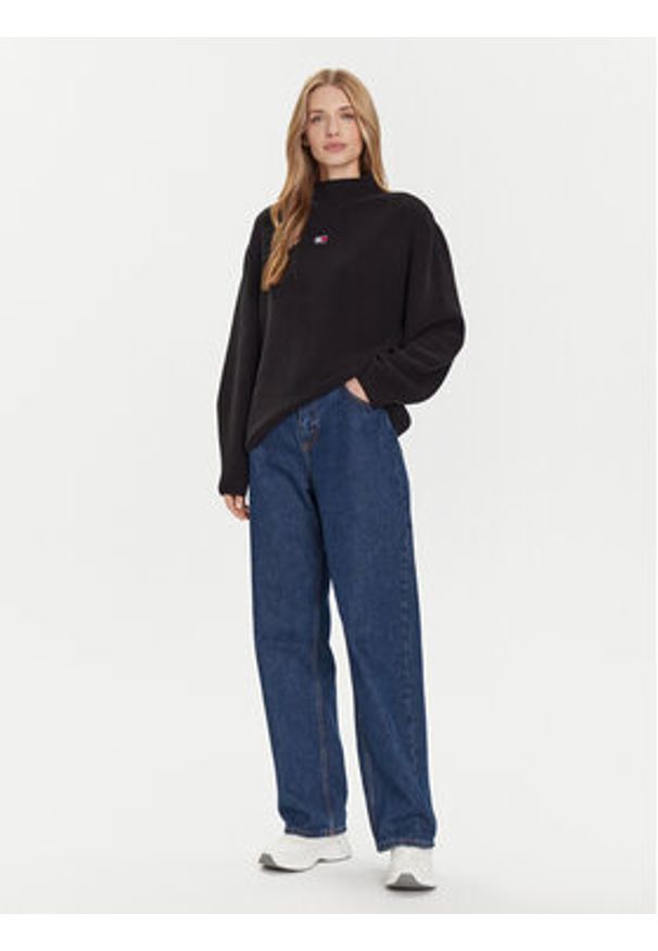 Tommy Jeans Sweter Badge DW0DW21676 Czarny Relaxed Fit. Kolor: czarny. Materiał: bawełna