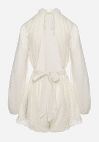 Born2be - Beżowy Kombinezon z Tkaniny Plumeti z Bufiastymi Rękawami i Krótkimi Nogawkami Dolene. Okazja: na co dzień. Kolor: beżowy. Materiał: tkanina. Długość: krótkie. Styl: casual, elegancki #5