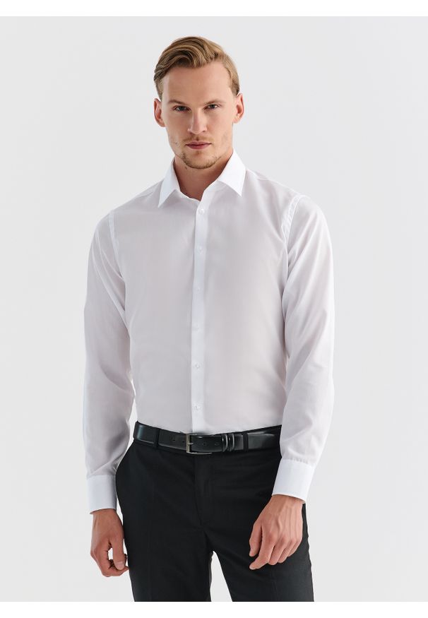 Pako Lorente - PAKO LORENTE – Koszula męska P000B-1X-001-B. Typ kołnierza: kołnierzyk klasyczny. Kolor: czarny. Materiał: bawełna. Długość rękawa: długi rękaw. Długość: długie. Wzór: gładki. Styl: klasyczny, elegancki