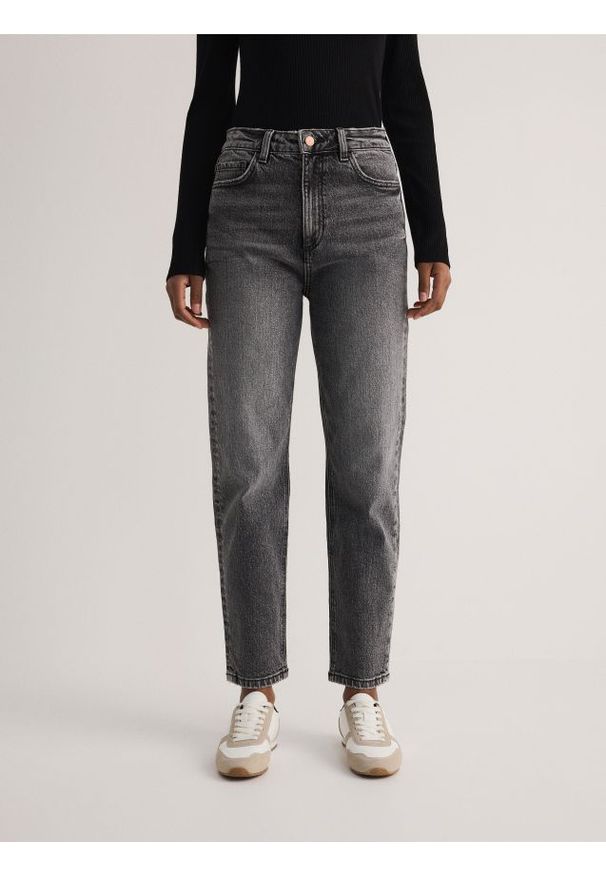 Reserved - Jeansy mom fit slim - szary. Stan: podwyższony. Kolor: szary