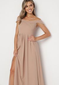 Born2be - Ciemnobeżowa Koktajlowa Rozkloszowana Sukienka z Hiszpańskim Dekoltem i Rozcięciem na Nogę Gralia. Okazja: na wesele, na ślub cywilny, na studniówkę. Kolor: beżowy. Typ sukienki: rozkloszowane. Styl: wizytowy #4