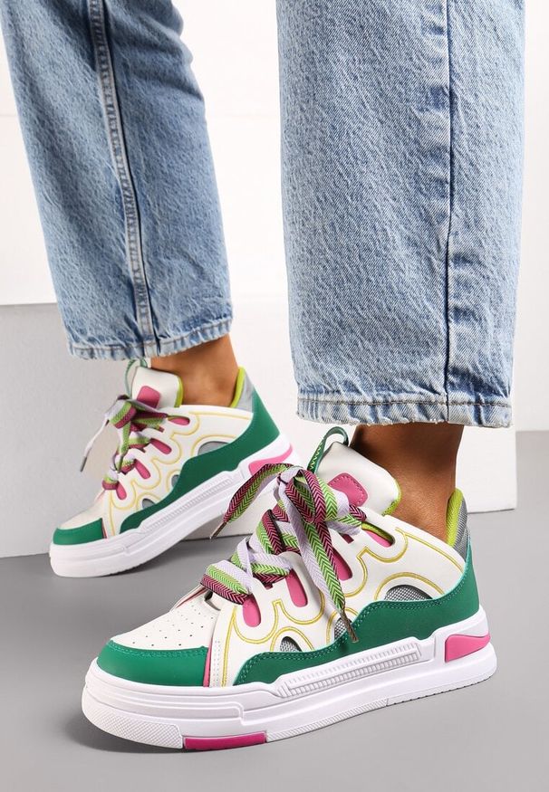 Renee - Biało-Zielone Sneakersy na Platformie z Grubymi Kolorowymi Sznurówkami Adrianu. Okazja: na spacer. Zapięcie: sznurówki. Kolor: biały. Wzór: kolorowy. Sezon: lato. Obcas: na platformie. Sport: turystyka piesza