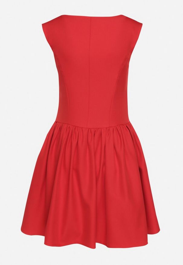 Born2be - Czerwona Rozkloszowana Sukienka Ozdobiona Kwadratowym Dekoltem Halelira. Okazja: na co dzień. Typ kołnierza: dekolt kwadratowy. Kolor: czerwony. Wzór: aplikacja. Typ sukienki: proste, rozkloszowane. Styl: casual, elegancki, klasyczny