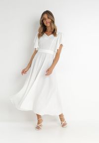 Born2be - Biała Rozkloszowana Sukienka Zdobiona Falbanami Emilienne. Okazja: na spacer, na randkę. Kolor: biały. Materiał: jeans, tkanina. Wzór: gładki, jednolity, aplikacja. Typ sukienki: rozkloszowane. Styl: klasyczny, elegancki, wizytowy. Długość: maxi #3