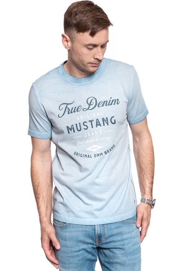 Mustang - MUSTANG Alex C Print FADED DENIM 1008961 5124. Kolor: niebieski. Materiał: denim. Wzór: nadruk