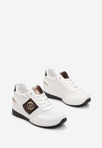 Renee - Białe Brokatowe Sneakersy na Koturnie z Metalicznym Zdobieniem Laaksona. Kolor: biały. Wzór: aplikacja. Obcas: na koturnie #3