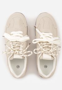 Renee - Beżowe Sneakersy z Podwójnym Sznurowaniem i Geometrycznymi Wstawkami Adrearah. Okazja: na co dzień. Kolor: beżowy. Wzór: geometria #3