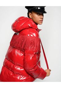 Pinko - PINKO - Czerwona kurtka z frędzlami Donato. Kolor: czerwony. Materiał: nylon, tkanina. Długość: długie. Wzór: aplikacja. Sezon: zima, jesień