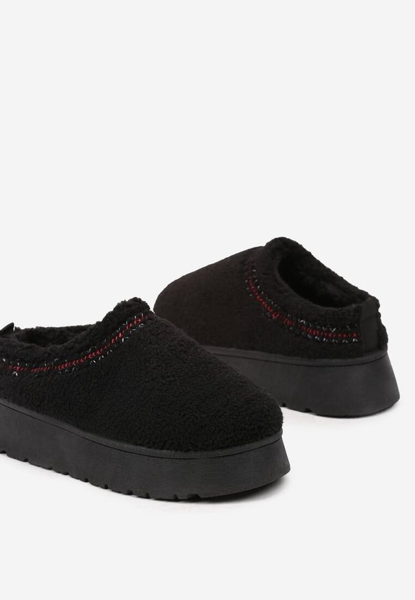 Renee - Czarne Śniegowce na Platformie Ozdobione Haftem i Niską Cholewką Zinnicira. Wysokość cholewki: przed kostkę. Kolor: czarny. Materiał: jeans. Szerokość cholewki: normalna. Wzór: aplikacja, haft. Sezon: zima. Obcas: na platformie