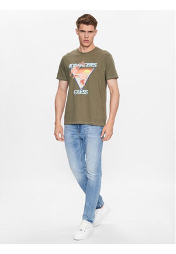 Guess T-Shirt M3YI68 K6XN4 Khaki Regular Fit. Kolor: brązowy. Materiał: bawełna