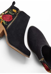 bonprix - Botki kowbojki. Kolor: czarny. Wzór: kolorowy, kwiaty, haft, aplikacja #2