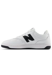 Buty New Balance sportowe BB80BNN białe. Okazja: na co dzień. Kolor: biały. Materiał: skóra, syntetyk, materiał, guma. Szerokość cholewki: normalna. Sport: turystyka piesza, koszykówka