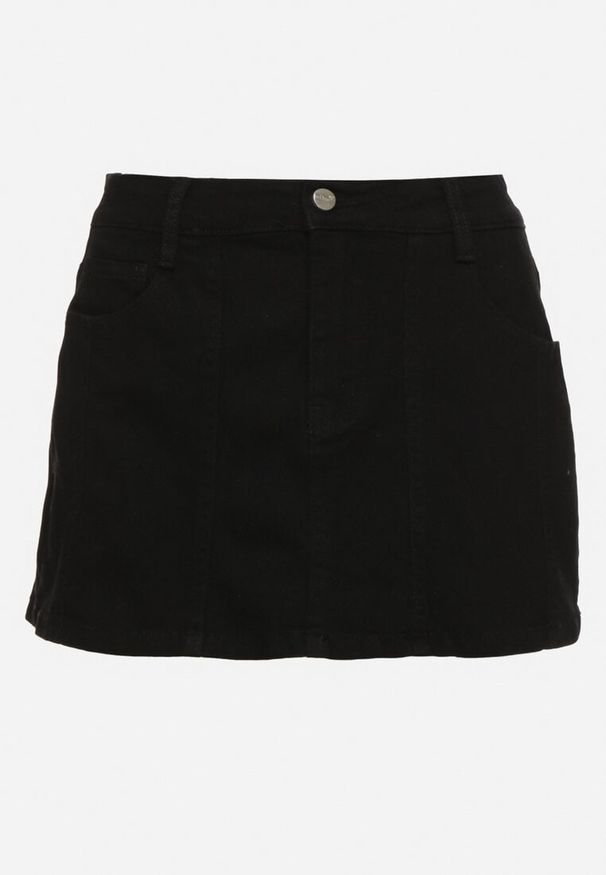 Born2be - Czarne Szorty Jeansowe Imitujące Spódniczkę z Przodu Ferisia. Okazja: na spotkanie biznesowe, do pracy, na co dzień. Kolor: czarny. Materiał: jeans. Styl: elegancki, casual, klasyczny, biznesowy