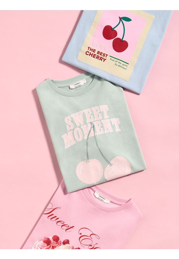 Reserved - T-shirt z nadrukiem - miętowy. Kolor: miętowy. Materiał: bawełna. Wzór: nadruk