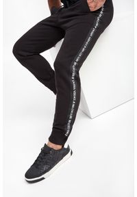 Versace Jeans Couture - Spodnie dresowe VERSACE JEANS COUTURE. Materiał: dresówka. Wzór: nadruk #6