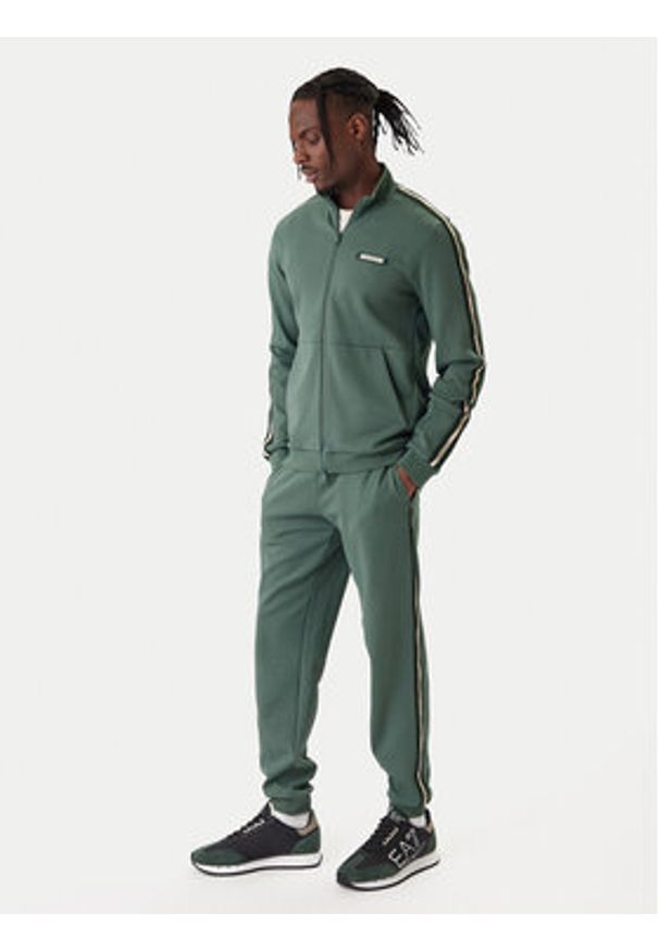 EA7 Emporio Armani Spodnie dresowe 7M001482 AF12660 U7260 Zielony Regular Fit. Kolor: zielony. Materiał: bawełna