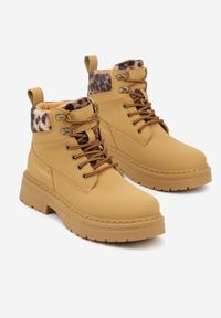 Born2be - Brązowe Trapery Zdobione Wzorzystymi Wstawkami Vetiane. Nosek buta: okrągły. Zapięcie: sznurówki. Kolor: brązowy. Wzór: aplikacja. Materiał: skóra, materiał. Sezon: zima. Obcas: na obcasie. Styl: klasyczny. Wysokość obcasa: niski #2