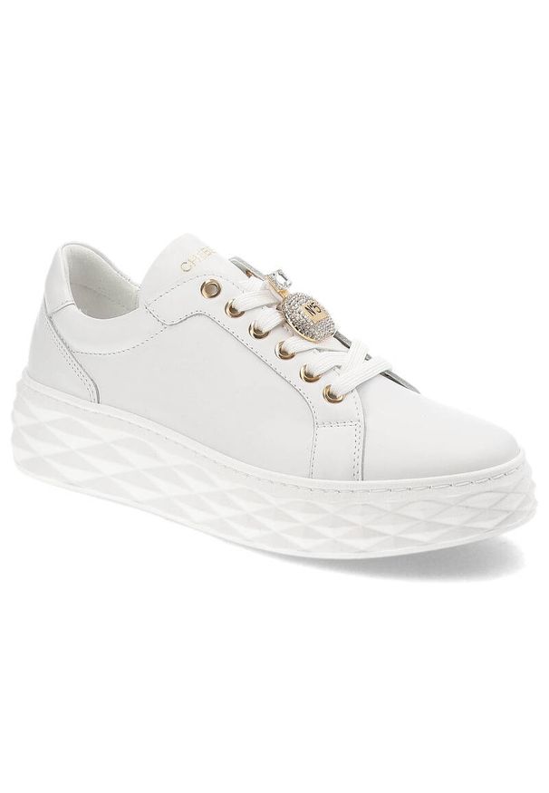 CheBello - Białe Sneakersy Chebello Modne Obuwie Damskie. Kolor: biały. Materiał: jeans. Wzór: aplikacja, napisy