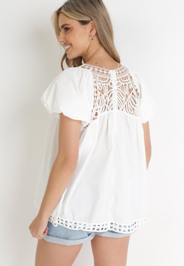 Born2be - Biała Bluzka z Bufiastym Rękawem i Koronkowymi Wstawkami Madele. Kolor: biały. Materiał: koronka. Sezon: wiosna, lato