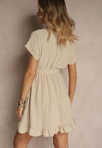 Renee - Beżowa Sukienka o Rozkloszowanym Kroju z Paskiem i Falbanami Addea. Kolor: beżowy. Typ sukienki: rozkloszowane. Styl: elegancki #5