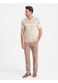 Ombre Clothing - Męska koszulka polo z miękkiej dzianiny z kontrastowymi pasami - beżowa V4 - Rozmiar: L. Okazja: na co dzień. Typ kołnierza: polo. Kolor: beżowy. Materiał: dzianina. Długość: krótkie. Wzór: paski. Styl: casual #4