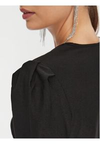 YAS Sukienka codzienna 26031704 Czarny Regular Fit. Okazja: na co dzień. Kolor: czarny. Materiał: wiskoza. Typ sukienki: proste. Styl: casual