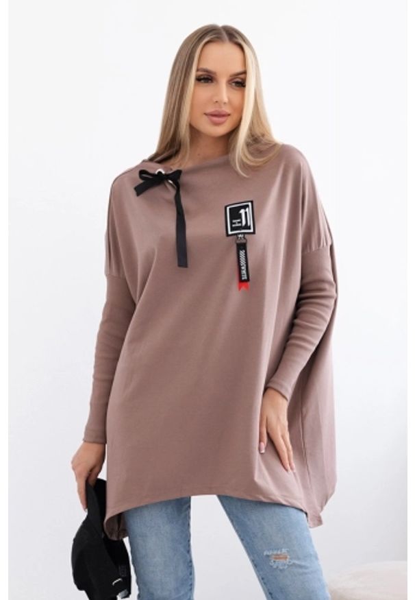 Inny - Bluza oversize z asymetrycznymi bokami mocca. Materiał: materiał, prążkowany, bawełna, elastan. Długość: długie