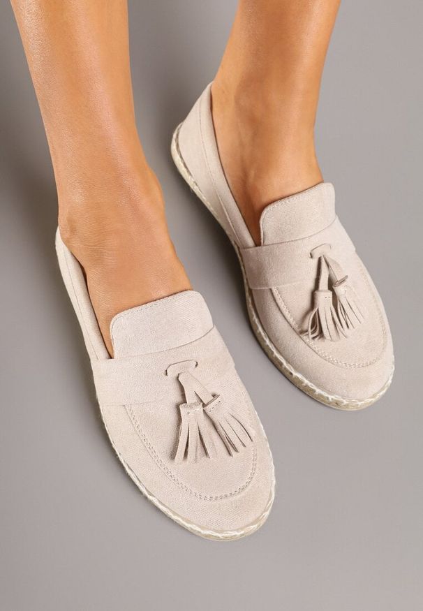Renee - Beżowe Espadryle Ozdobione Frędzlami na Nosku Wanelis. Okazja: na co dzień. Kolor: beżowy. Materiał: jeans, len. Wzór: aplikacja. Styl: retro, klasyczny, wakacyjny, casual