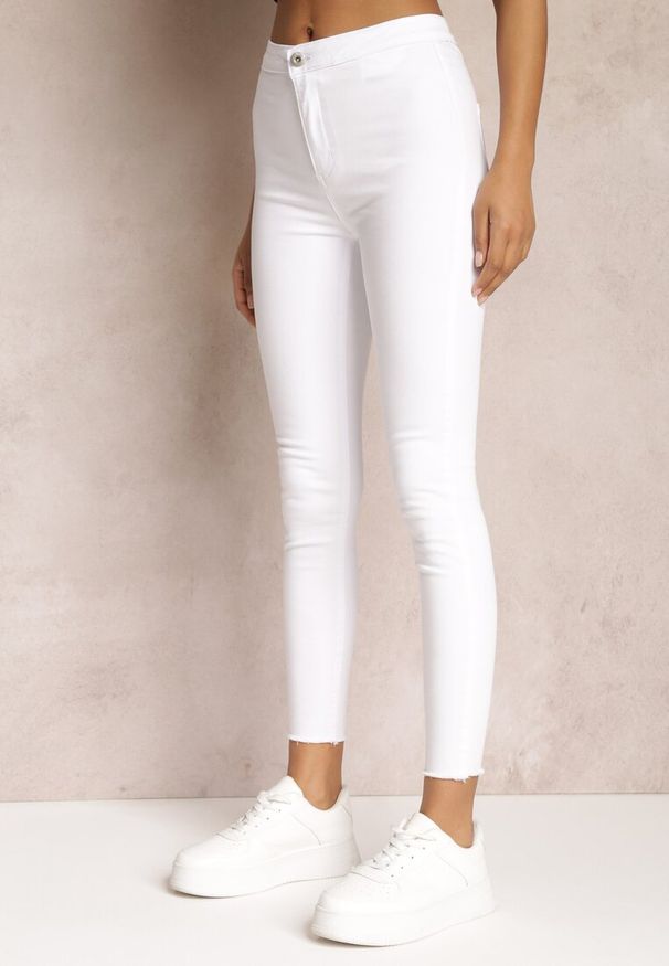 Renee - Białe Spodnie Skinny Iolochis. Okazja: na co dzień, do pracy. Kolor: biały. Długość: długie. Styl: elegancki, casual