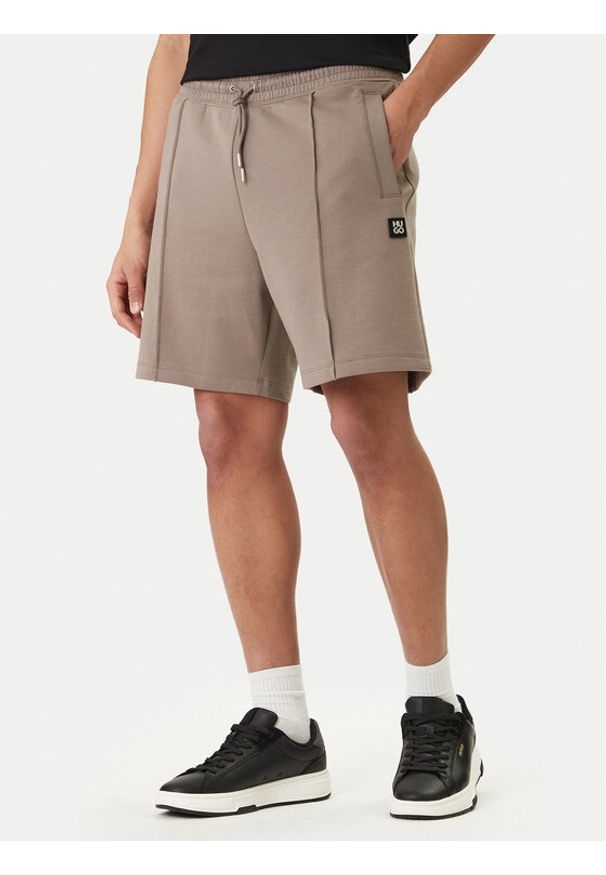 Hugo - HUGO Szorty sportowe Dimacshort 50562844 Beżowy Regular Fit. Kolor: beżowy. Materiał: bawełna. Styl: sportowy