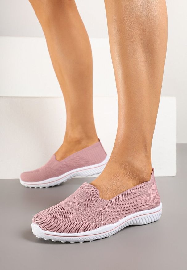 Born2be - Różowe Tenisówki z Elastyczną Cholewką Nillexia. Okazja: na co dzień. Zapięcie: bez zapięcia. Kolor: różowy. Materiał: jeans. Szerokość cholewki: normalna. Obcas: na płaskiej podeszwie. Styl: klasyczny, casual
