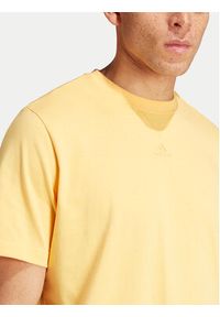 Adidas - adidas T-Shirt ALL SZN IR9114 Pomarańczowy Loose Fit. Kolor: pomarańczowy. Materiał: bawełna