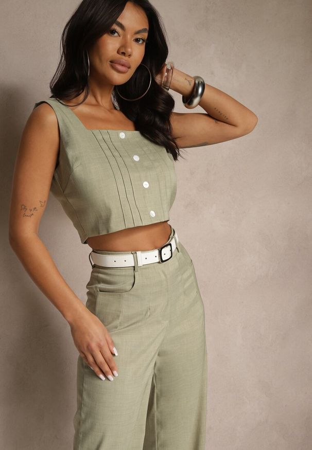Renee - Zielony Komplet Top Zdobiony Guzikami i Spodnie o Szerokim Kroju Liracelle. Kolor: zielony. Wzór: aplikacja