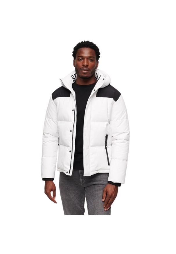 Kurtka turystyczna męska Superdry Code MTN Sport Explorer. Kolor: biały. Materiał: poliester. Sezon: zima. Sport: turystyka piesza