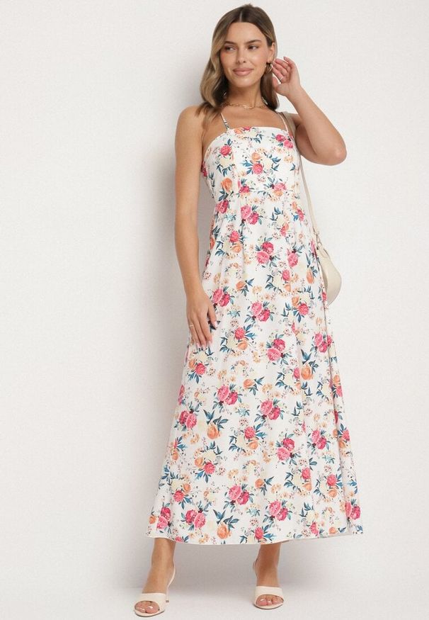 Born2be - Różowa Sukienka z Wiskozą o Rozkloszowanym Kroju w Kwiaty Nalorene. Okazja: na co dzień. Typ kołnierza: dekolt kwadratowy. Kolor: różowy. Materiał: wiskoza. Długość rękawa: na ramiączkach. Wzór: kwiaty. Typ sukienki: rozkloszowane. Styl: casual, elegancki