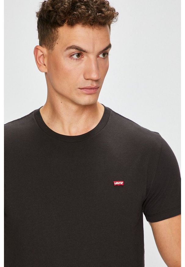 Levi's® - Levi's - T-shirt. Okazja: na co dzień, na spotkanie biznesowe. Kolor: czarny. Materiał: dzianina. Wzór: gładki. Styl: biznesowy, casual