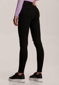 Renee - Czarne Spodnie Skinny Urillyss. Stan: podwyższony. Kolor: czarny. Długość: długie. Styl: rockowy