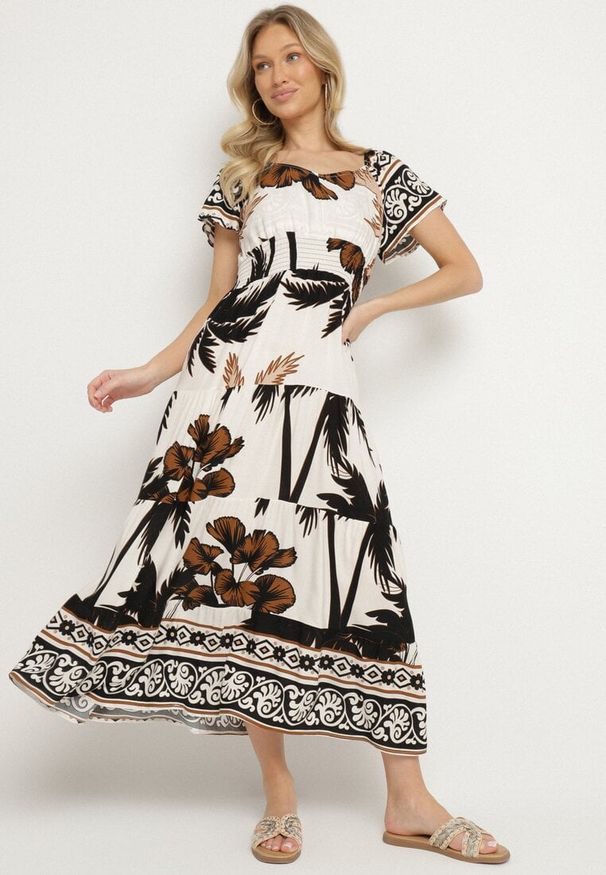 Born2be - Czarna Rozkloszowana Sukienka z Wiskozy w Wakacyjny Wzór Ellioma. Okazja: na spacer. Kolor: czarny. Materiał: wiskoza. Długość rękawa: krótki rękaw. Sezon: lato. Styl: wakacyjny