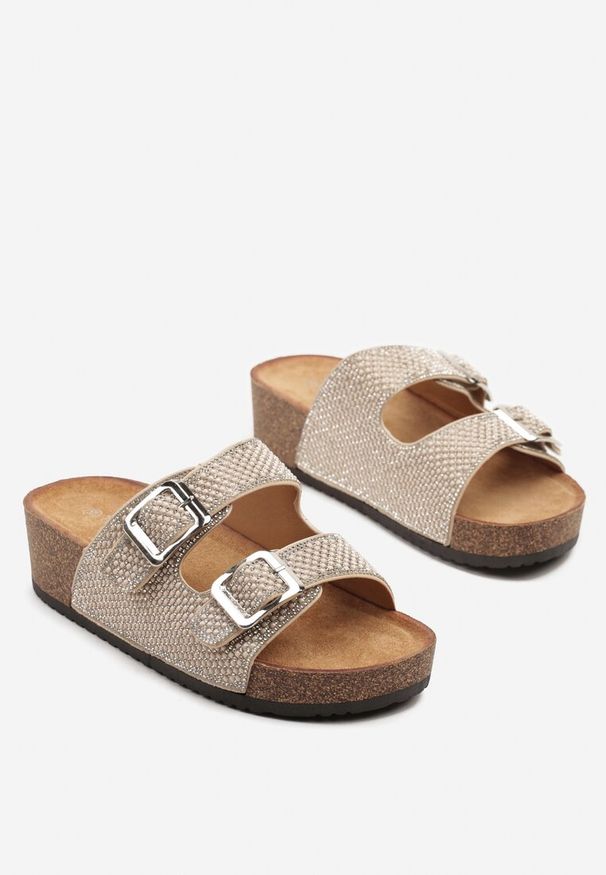 Renee - Beżowe Klapki na Korkowej Podeszwie Ozdobione Cyrkoniami Belsedi. Kolor: beżowy. Wzór: aplikacja. Sezon: lato. Obcas: na koturnie