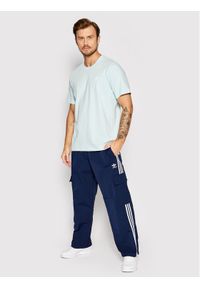 Adidas - adidas Spodnie dresowe adicolor 3-Stripes Cargo HN6735 Granatowy Relaxed Fit. Kolor: niebieski. Materiał: syntetyk, dresówka