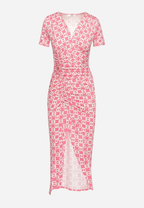 Born2be - Różowa Dopasowana Sukienka Koktajlowa Ozdobiona Marszczeniem Saarias. Okazja: na imprezę, na co dzień. Typ kołnierza: dekolt w kształcie V. Kolor: różowy. Materiał: jeans, materiał. Długość rękawa: krótki rękaw. Wzór: aplikacja. Styl: wizytowy