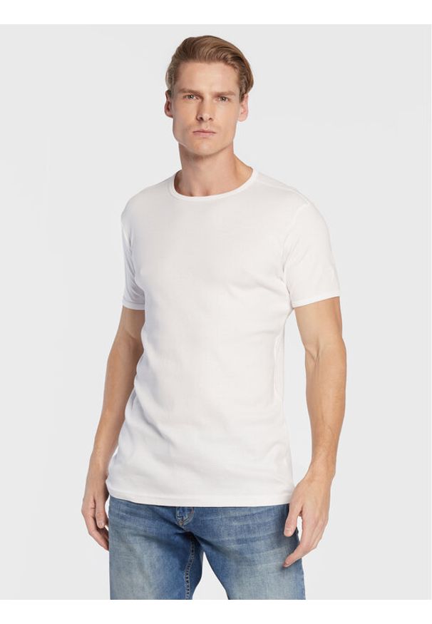 Petrol Industries T-Shirt BF KM R-NECK BOX Biały Regular Fit. Kolor: biały. Materiał: bawełna