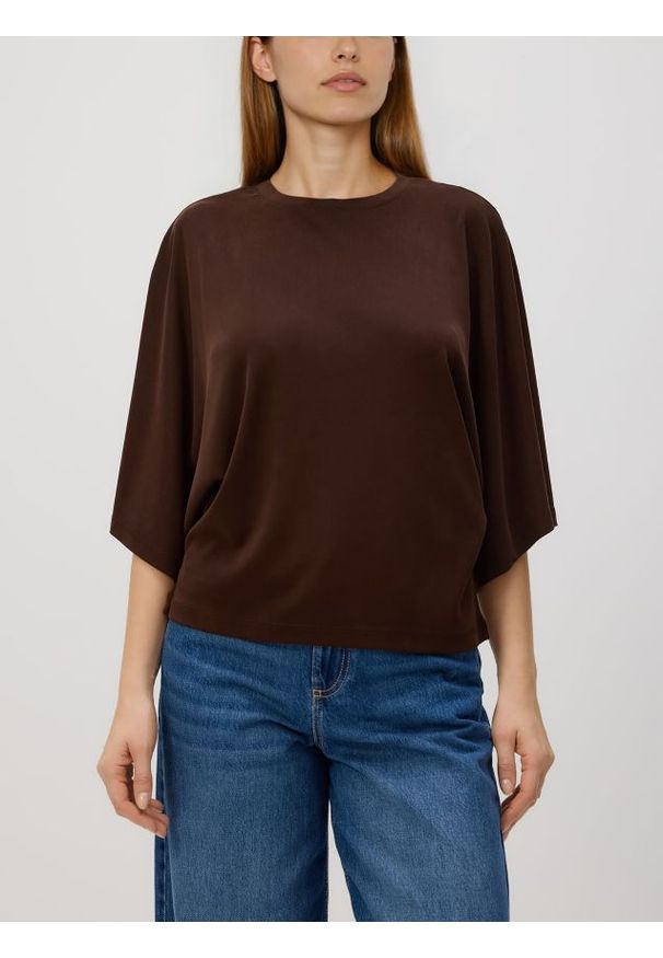 Reserved - T-shirt kimono z wiskozą - ciemnobrązowy. Kolor: brązowy. Materiał: wiskoza