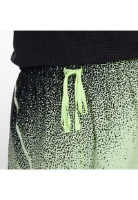 Spodenki męskie New Balance MB6140TLAFG – zielone. Kolor: zielony. Materiał: poliester, nylon, materiał #2