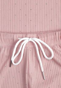 Renee - Różowy Oversizowy Komplet Zdobiony Cyrkoniami T-shirt i Spodnie Arnateia. Kolor: różowy. Wzór: aplikacja #5