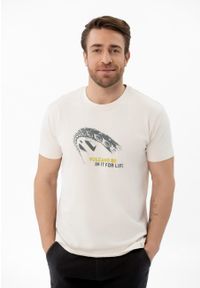 Volcano - T-shirt z printem T-INIT. Okazja: na co dzień. Materiał: dzianina, bawełna, materiał. Długość rękawa: krótki rękaw. Długość: krótkie. Wzór: nadruk. Styl: casual, klasyczny #1