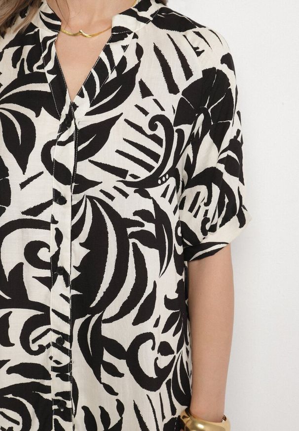 Born2be - Czarna Wiskozowa Rozkloszowana Sukienka z Falbaną Filindania. Okazja: na co dzień. Kolor: czarny. Materiał: wiskoza. Styl: casual, elegancki