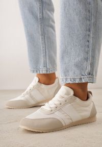 Born2be - Beżowe Sneakersy Kultowe Tenisówki z Marszczeniem przy Pięcie Rhodophine. Okazja: na co dzień. Kolor: beżowy. Materiał: jeans. Szerokość cholewki: normalna. Wzór: gładki #1