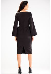 Awama - Elegancka ołówkowa sukienka midi z rozciętymi rękawami czarna. Kolor: czarny. Typ sukienki: ołówkowe. Styl: elegancki. Długość: midi #4