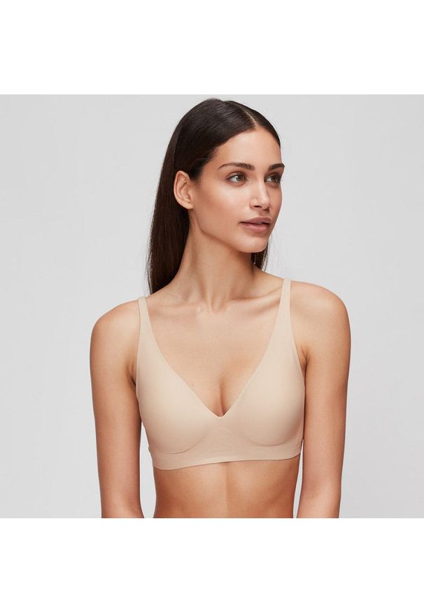 Intica - Biustonosz z głębokim dekoltem do codziennych stylizacji Jacquelin. Kolor: czarny. Materiał: materiał